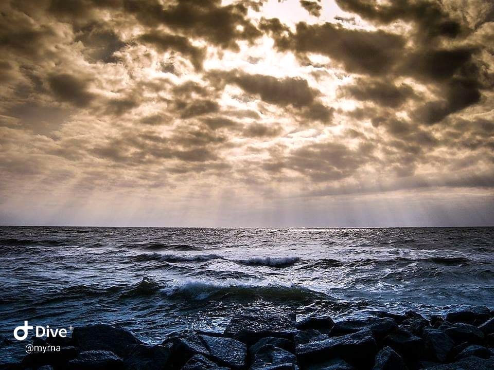 Noordzee onder een wilde lucht, weerfoto door Myrna Smitz (oktober)