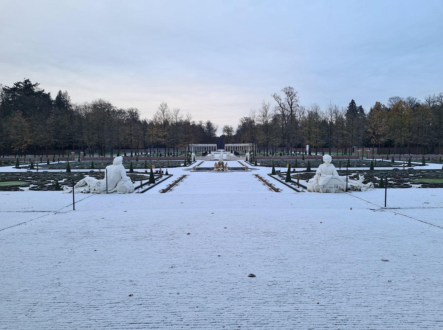Paleistuin onder de eerste sneeuw, weerfoto door Gert-Jan Bekamp (november)