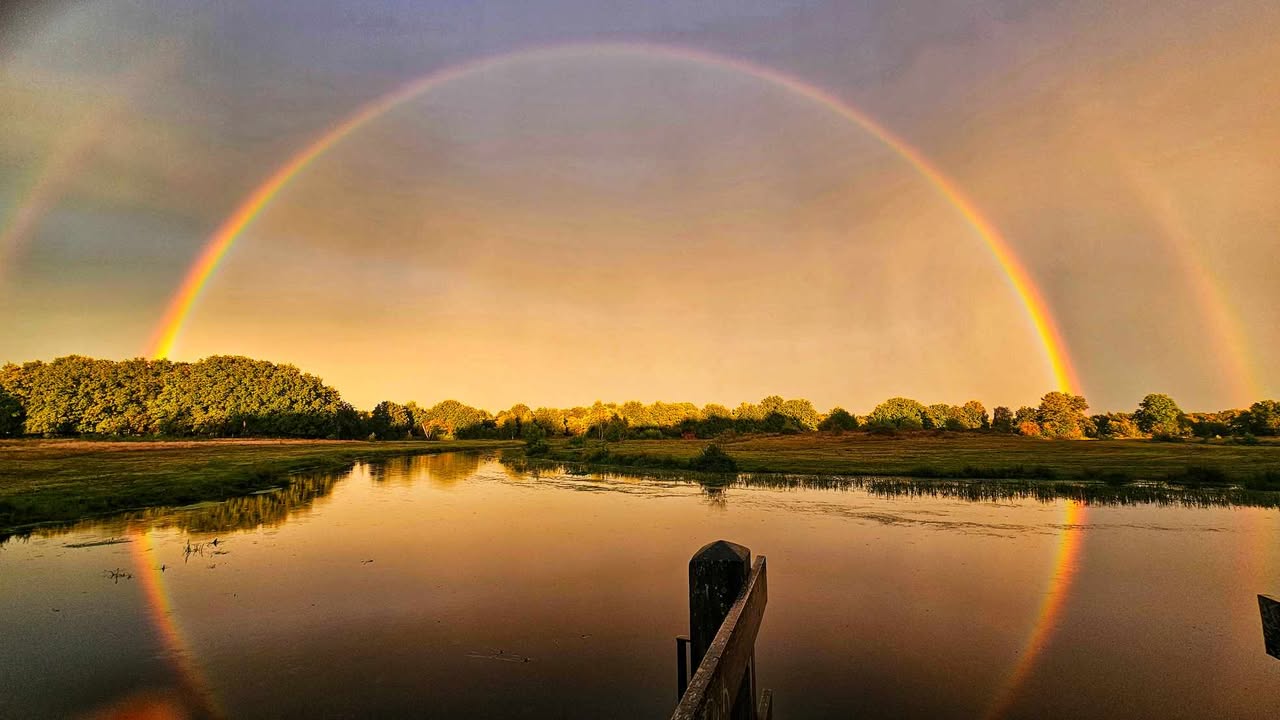 De volmaakte boog, weerfoto door Roelie van der Vegt (september)