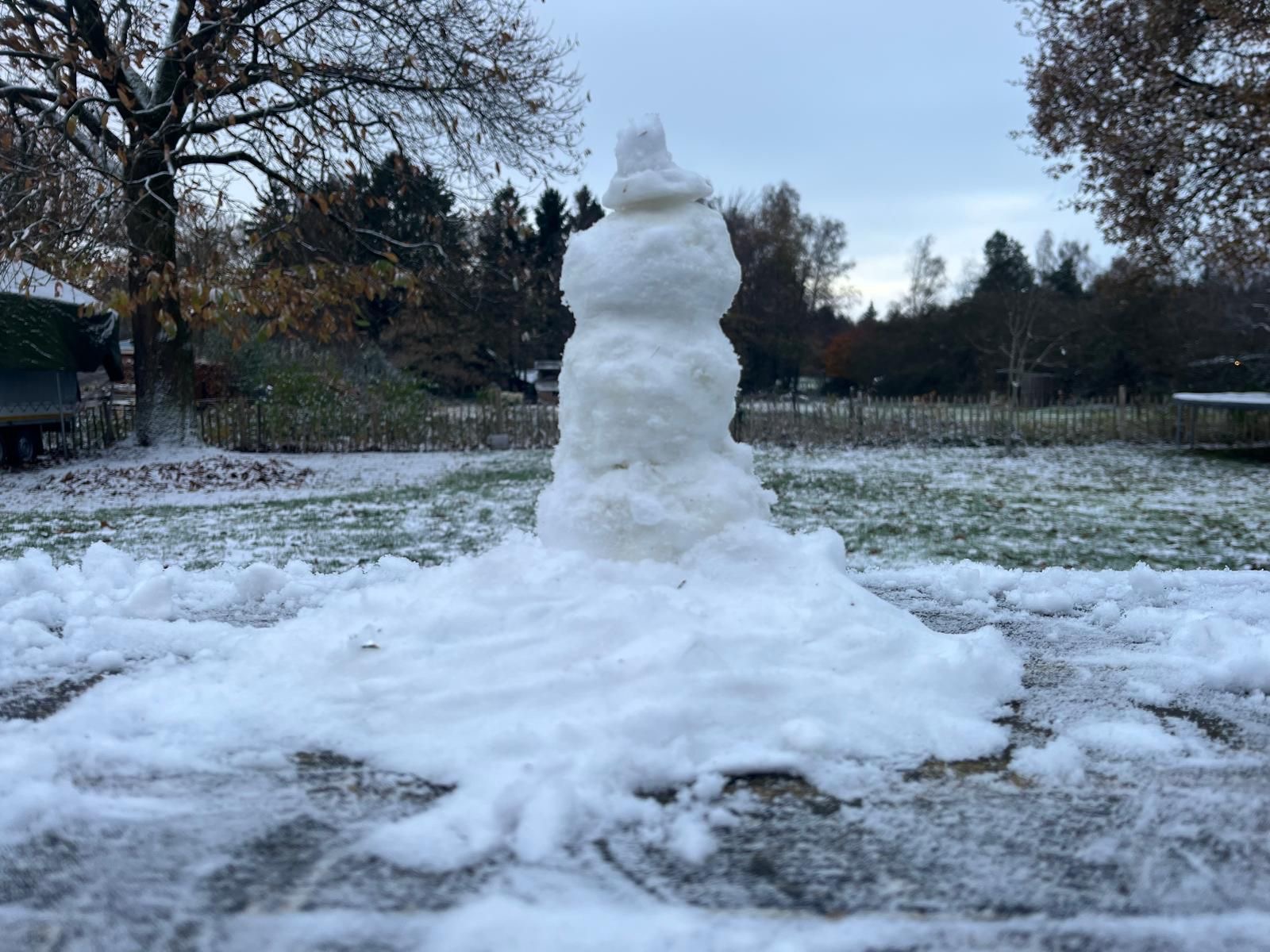 Sneeuwpop van de allereerste sneeuw, weerfoto door Esther Brockotter (november)